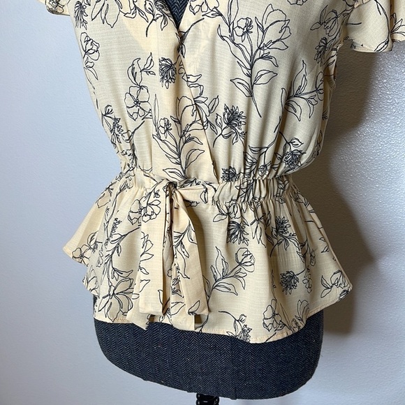 Sweet Rain Yellow Floral Faux Wrap Peplum Blouse Size Small - Picture 4 of 6